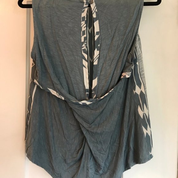 Blue Geometric Pattern Tank - Picture 4 of 4